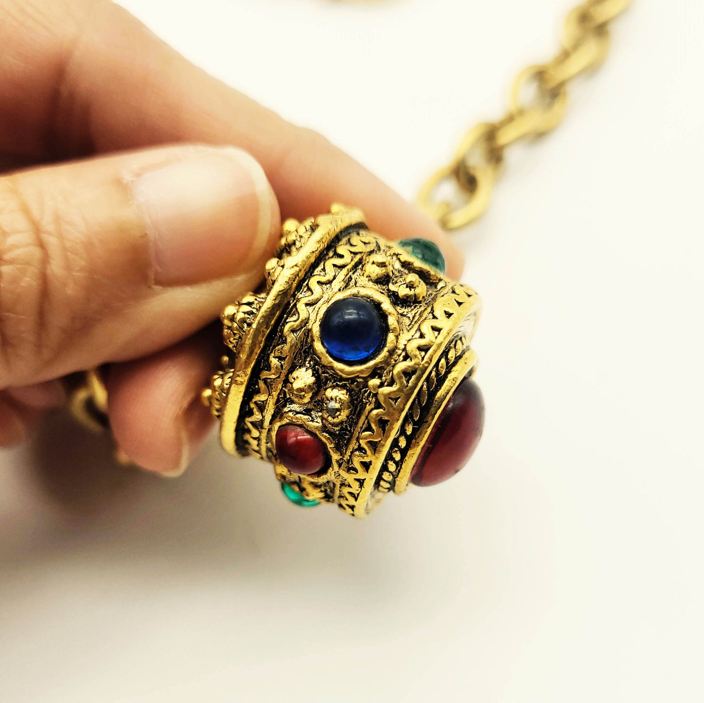 Vintage pendant necklace