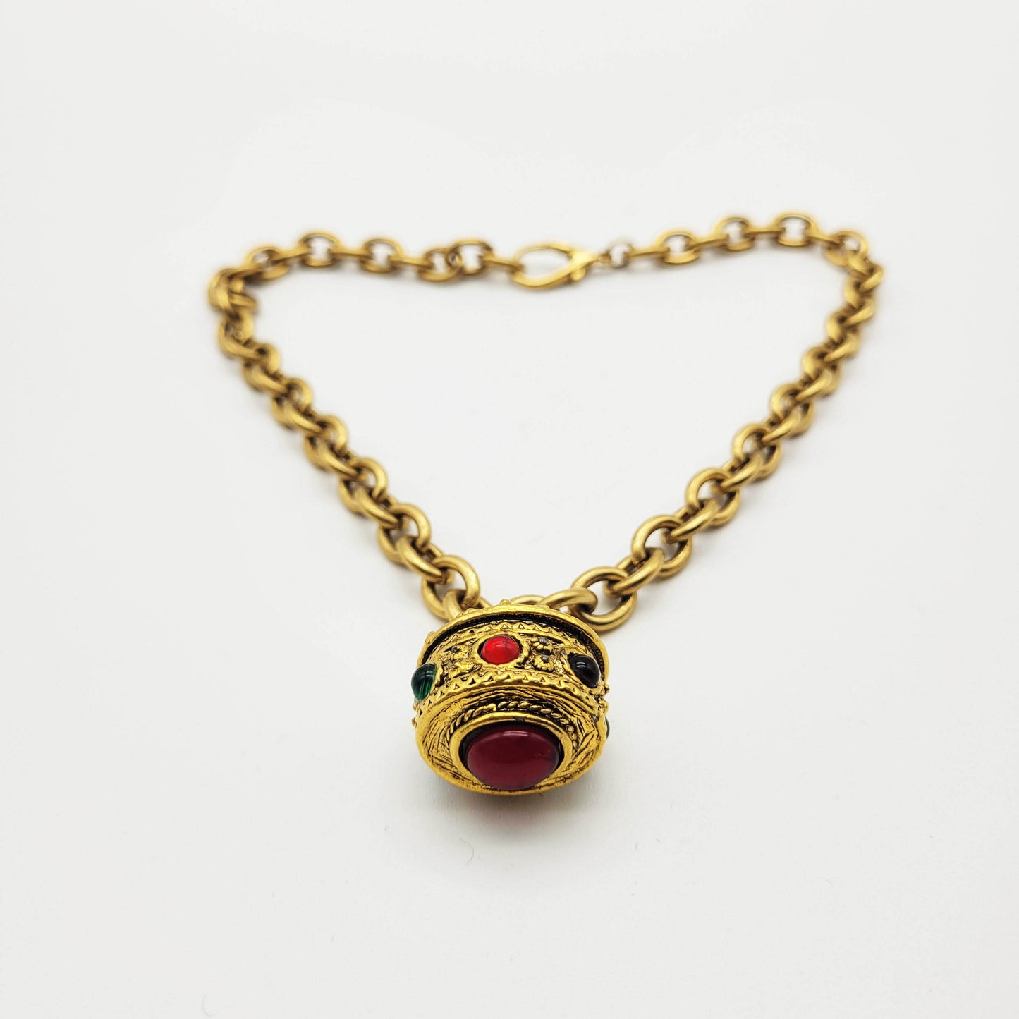 Vintage pendant necklace