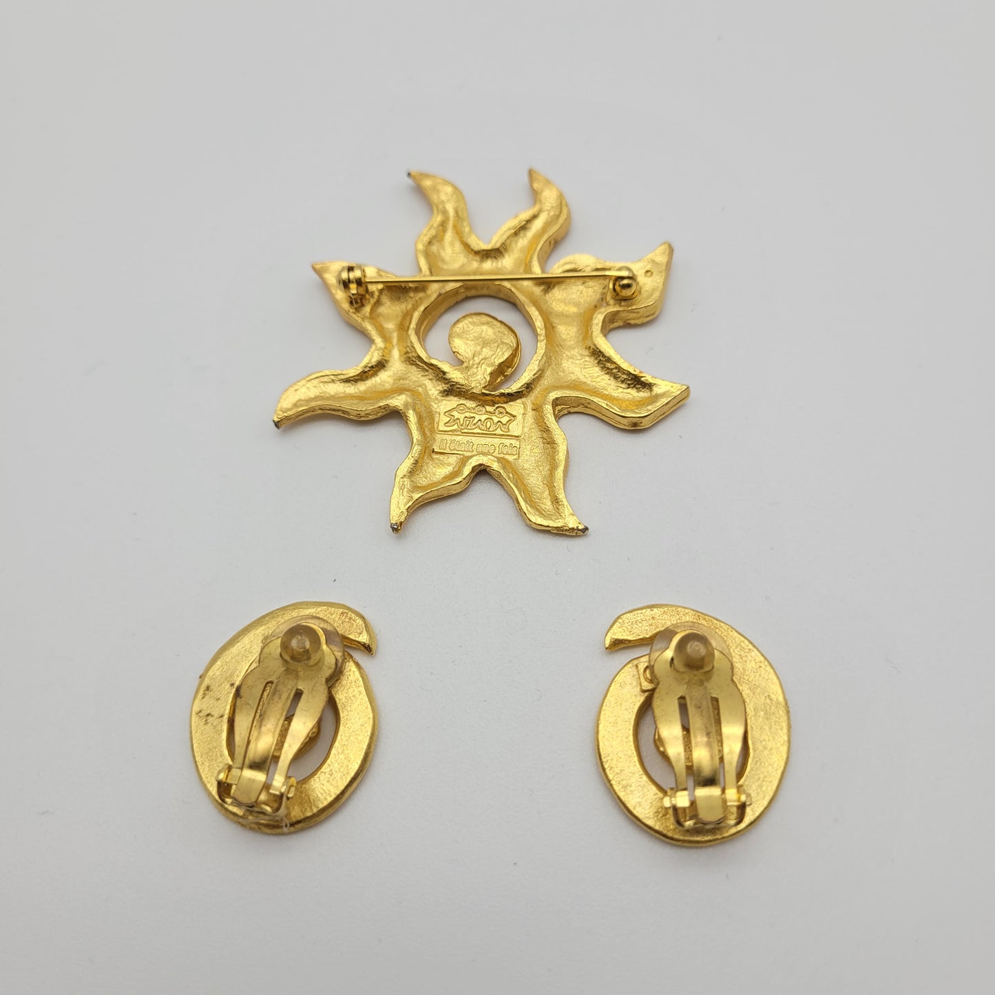 Vintage goldtone jewelry set