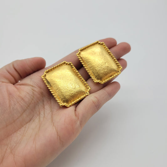 Vintage clip on earrings Carven