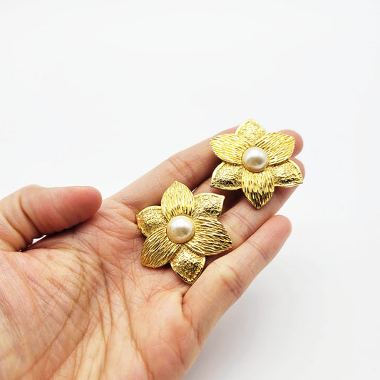 Vintage flower earrings