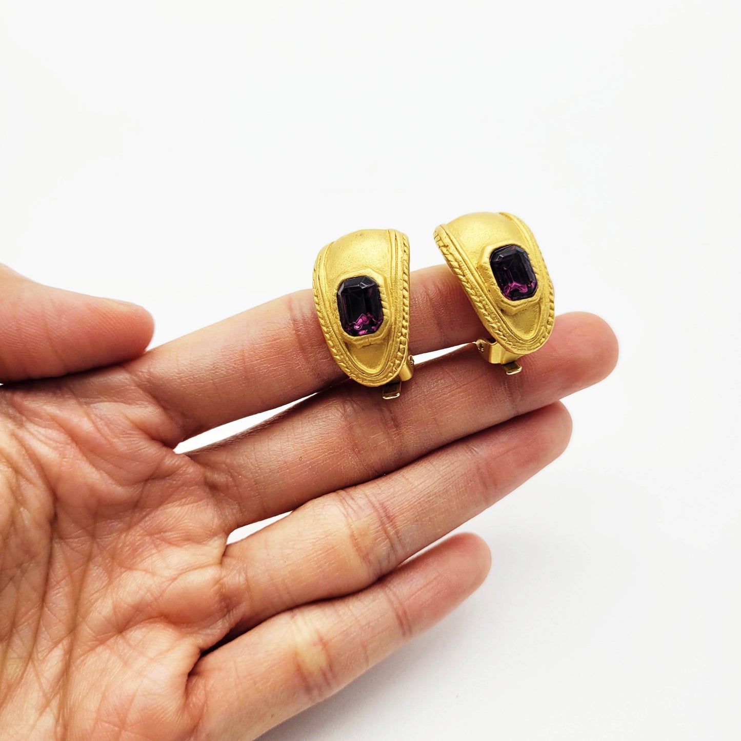 Vintage goldtone clip on earrings