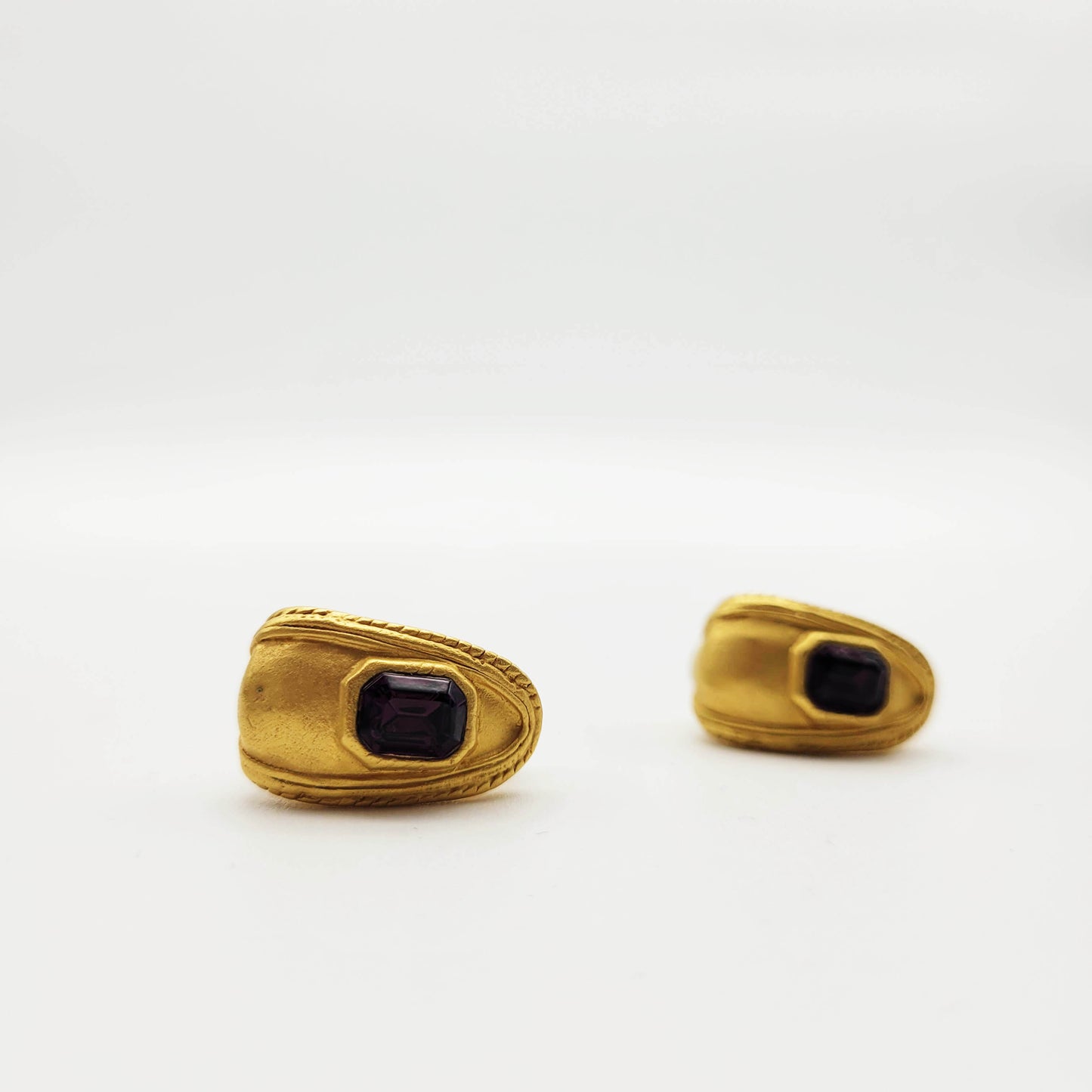 Vintage goldtone clip on earrings