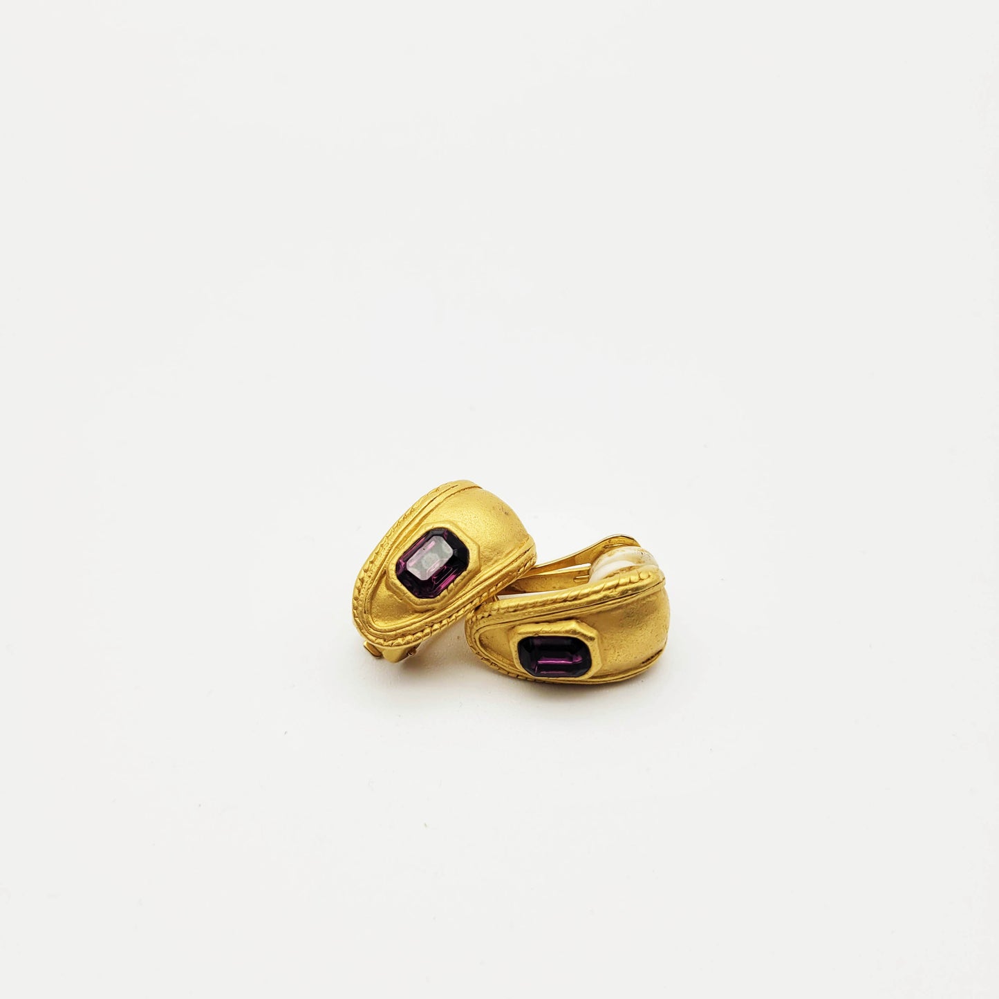 Vintage goldtone clip on earrings