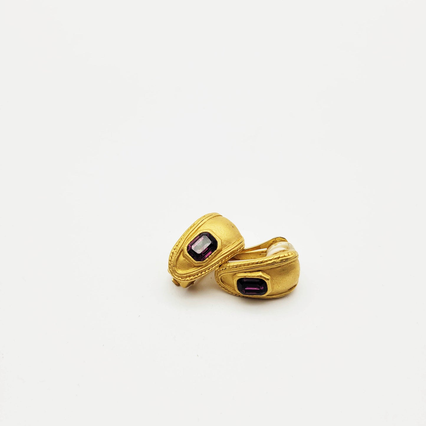 Vintage goldtone clip on earrings