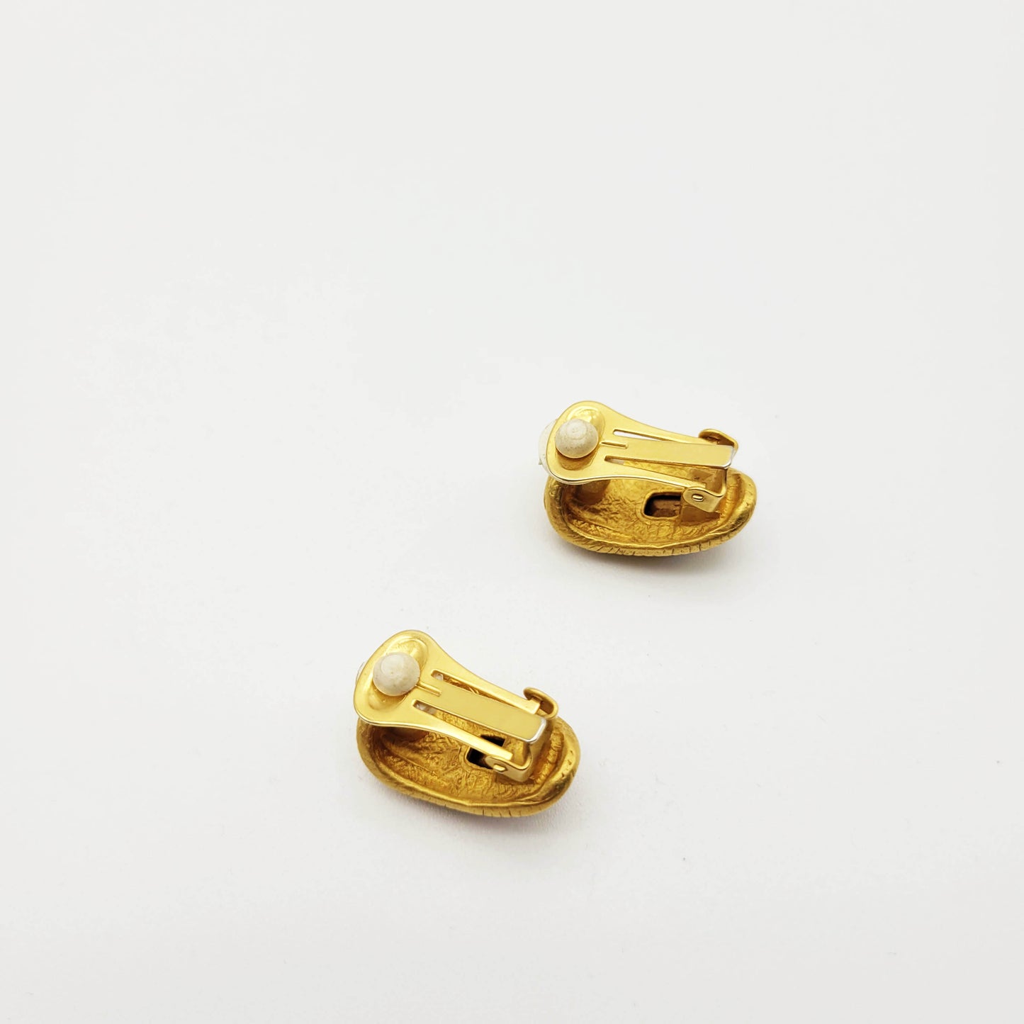 Vintage goldtone clip on earrings