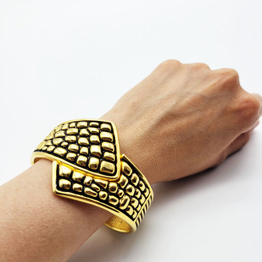 Vintage goldtone bangle