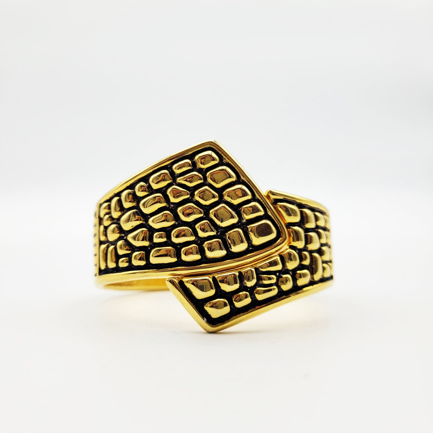 Vintage goldtone bangle