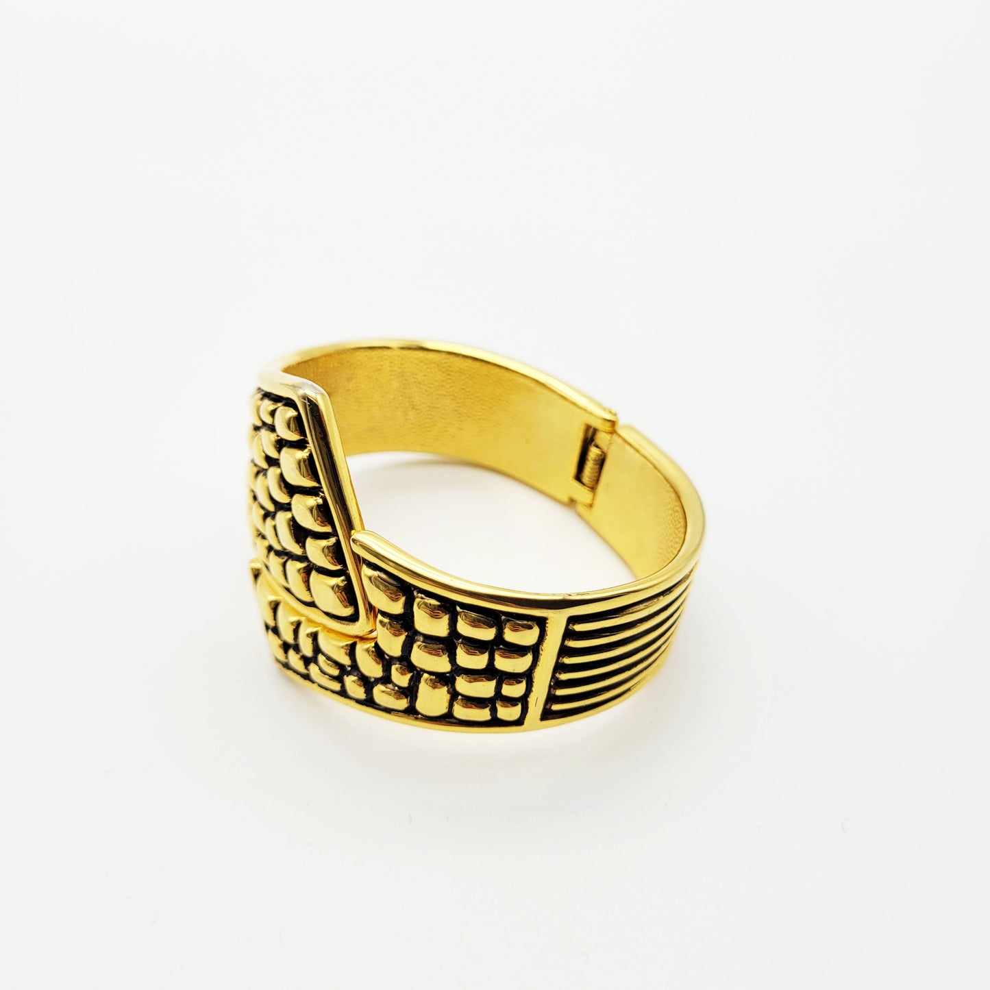 Vintage goldtone bangle