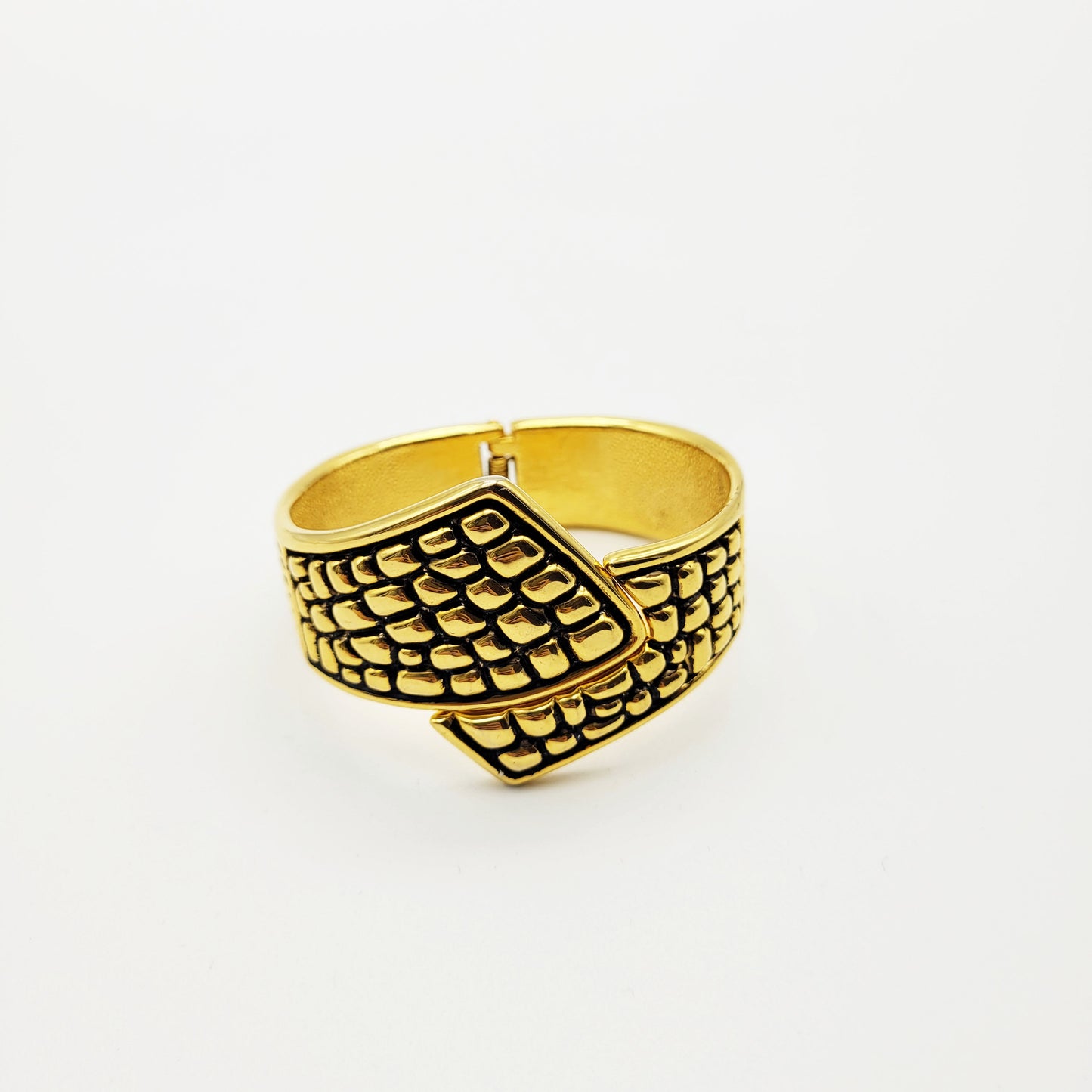 Vintage goldtone bangle