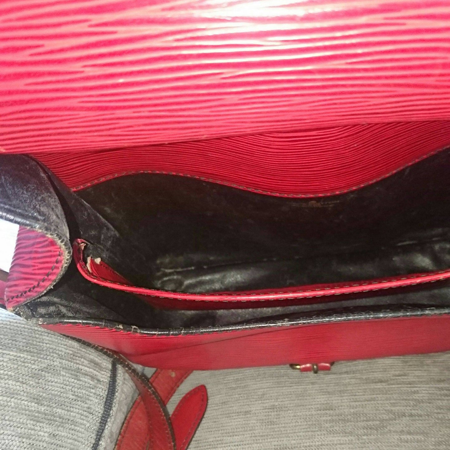 Vintage Louis Vuitton Castilian Red epi Cartouchiere MM Crossbody Bag - Secondista
