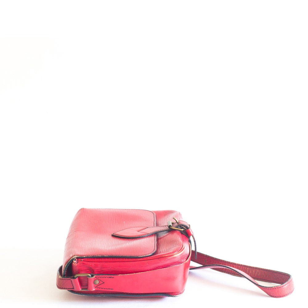 Vintage Louis Vuitton Castilian Red epi Cartouchiere MM Crossbody Bag - Secondista