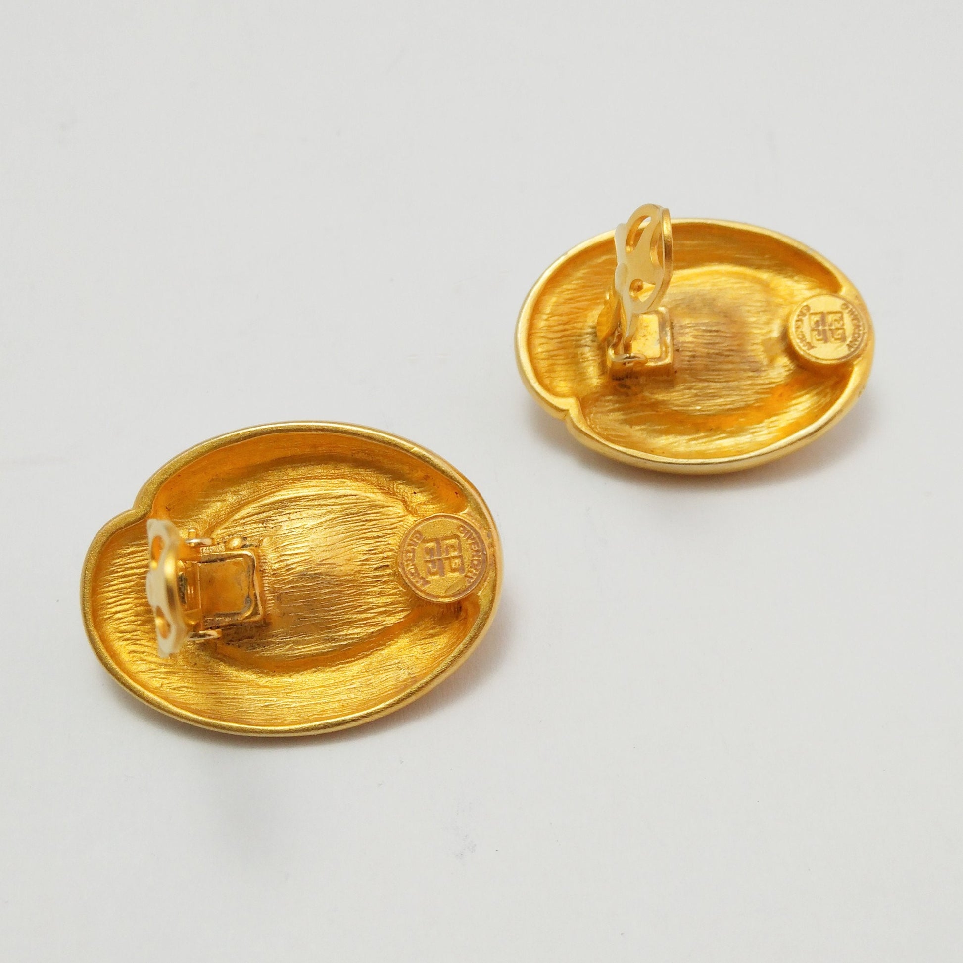 Vintage Givenchy clip Earrings - Secondista