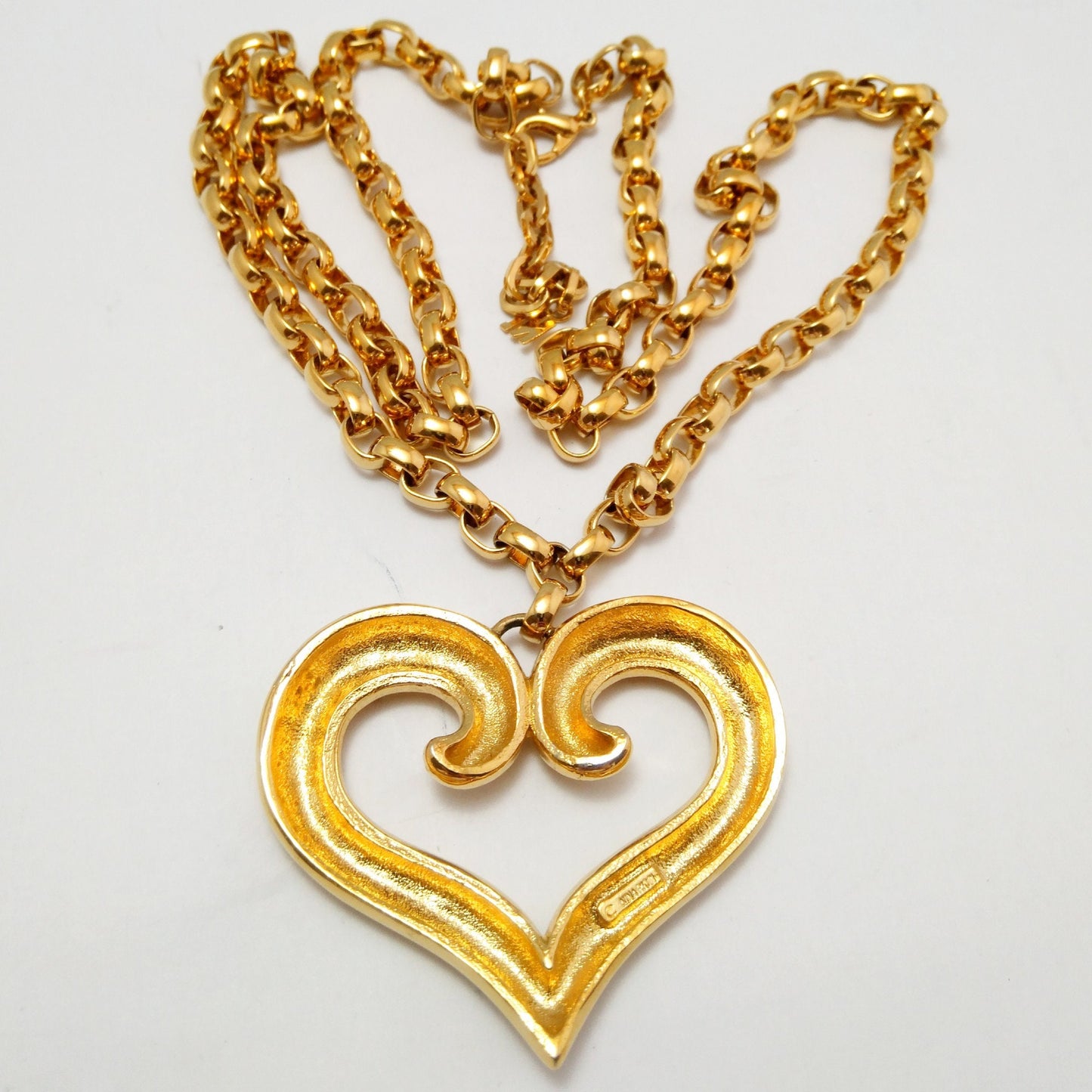 Vintage Nina Ricci heart Pendant Necklace - Secondista