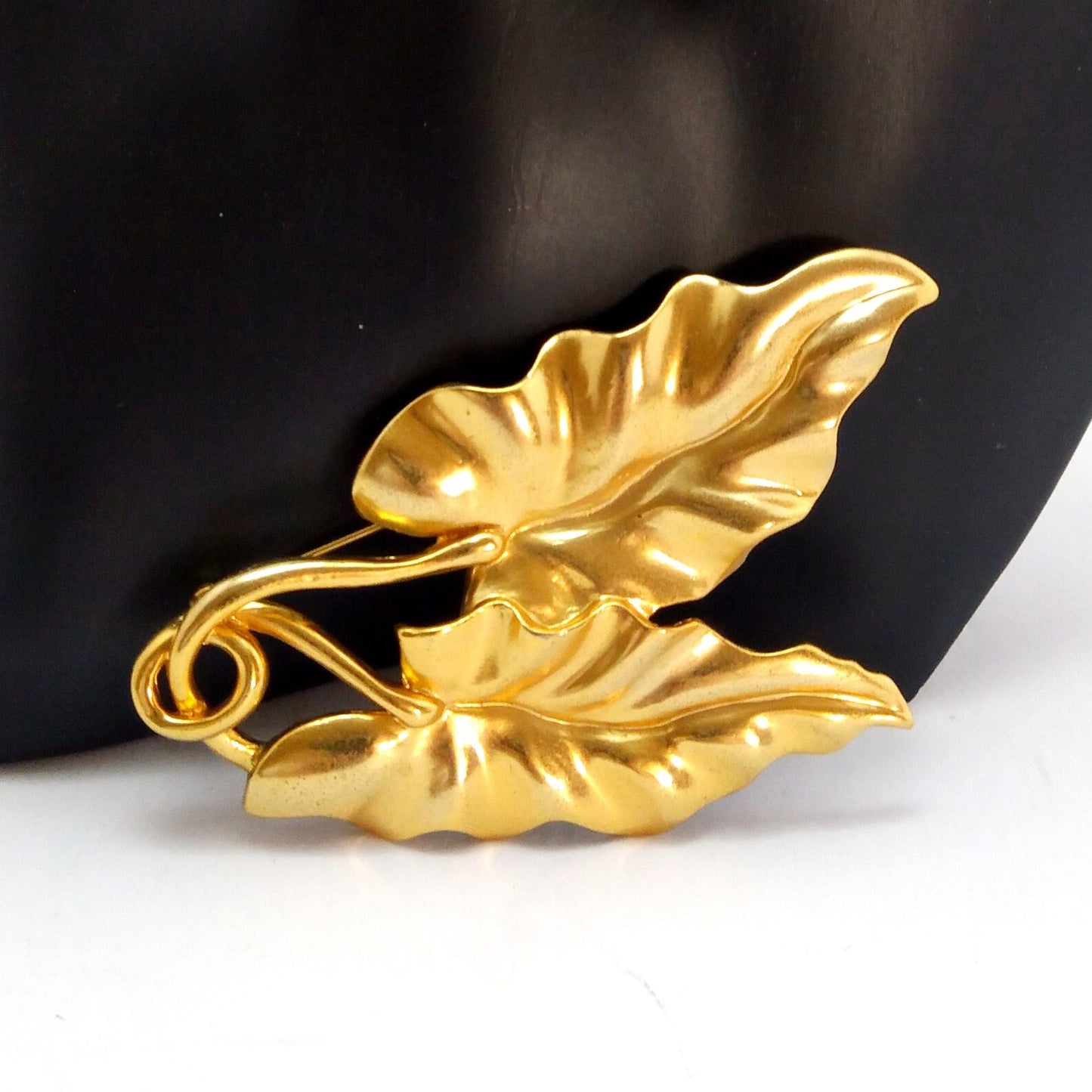 Vintage Kenzo leaf motif Brooch - Secondista