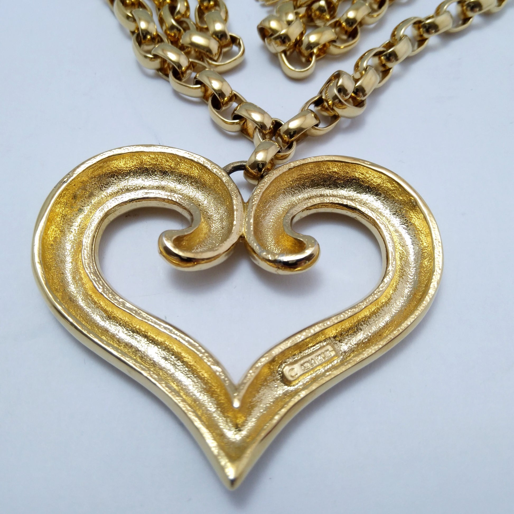 Vintage Nina Ricci heart Pendant Necklace - Secondista