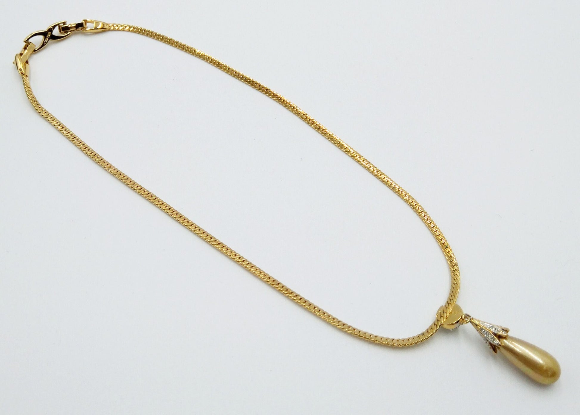 Vintage Nina Ricci tear drop Pendant Necklace - Secondista