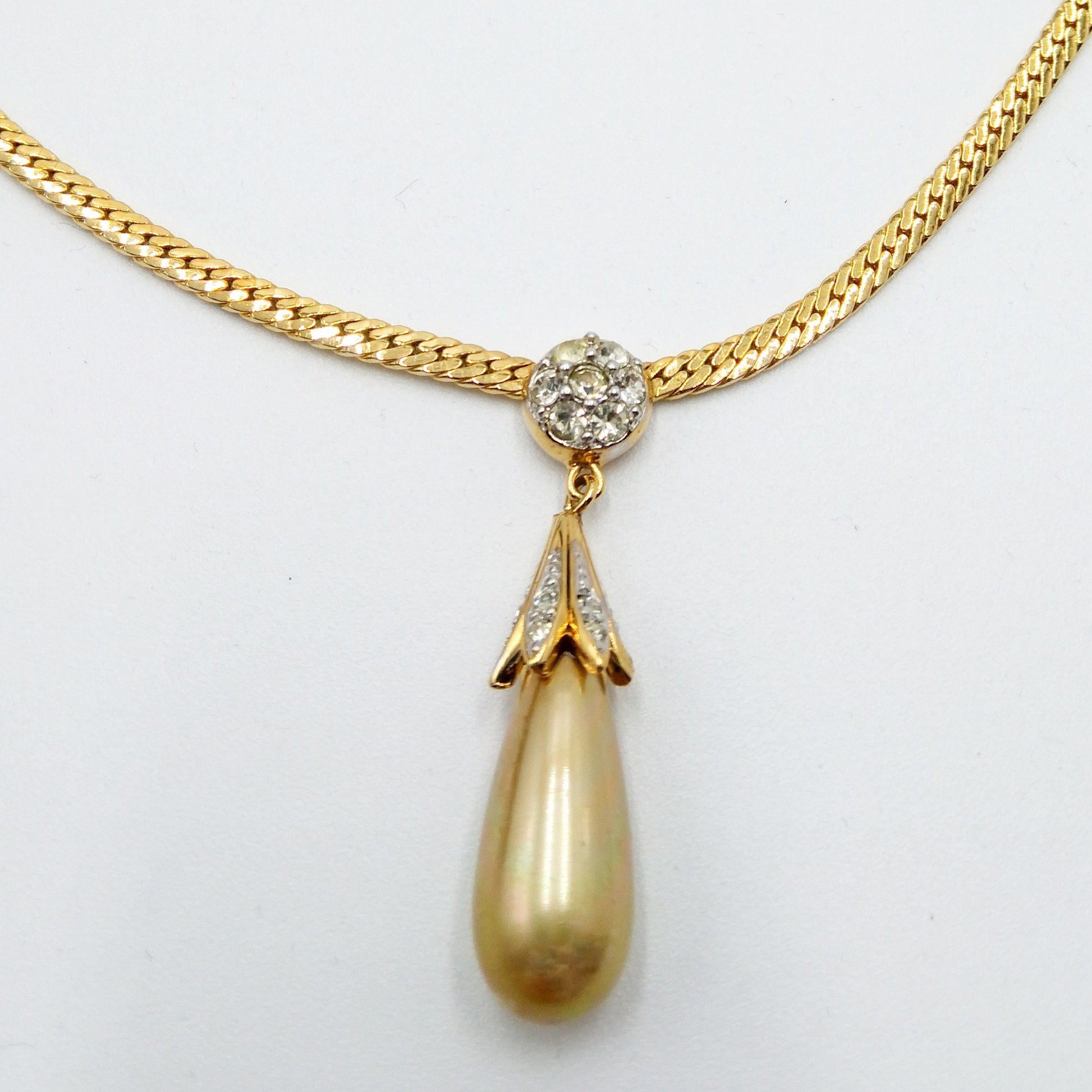Vintage Nina Ricci tear drop Pendant Necklace - Secondista