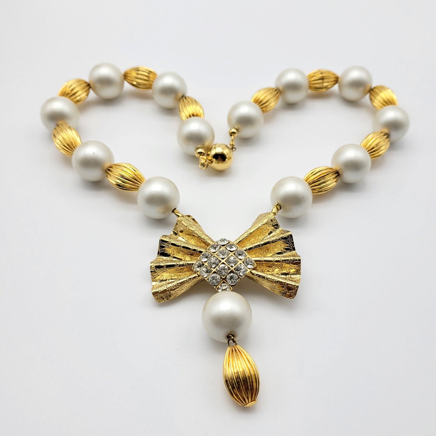 Vintage French bold Necklace with bow Pendant - Secondista