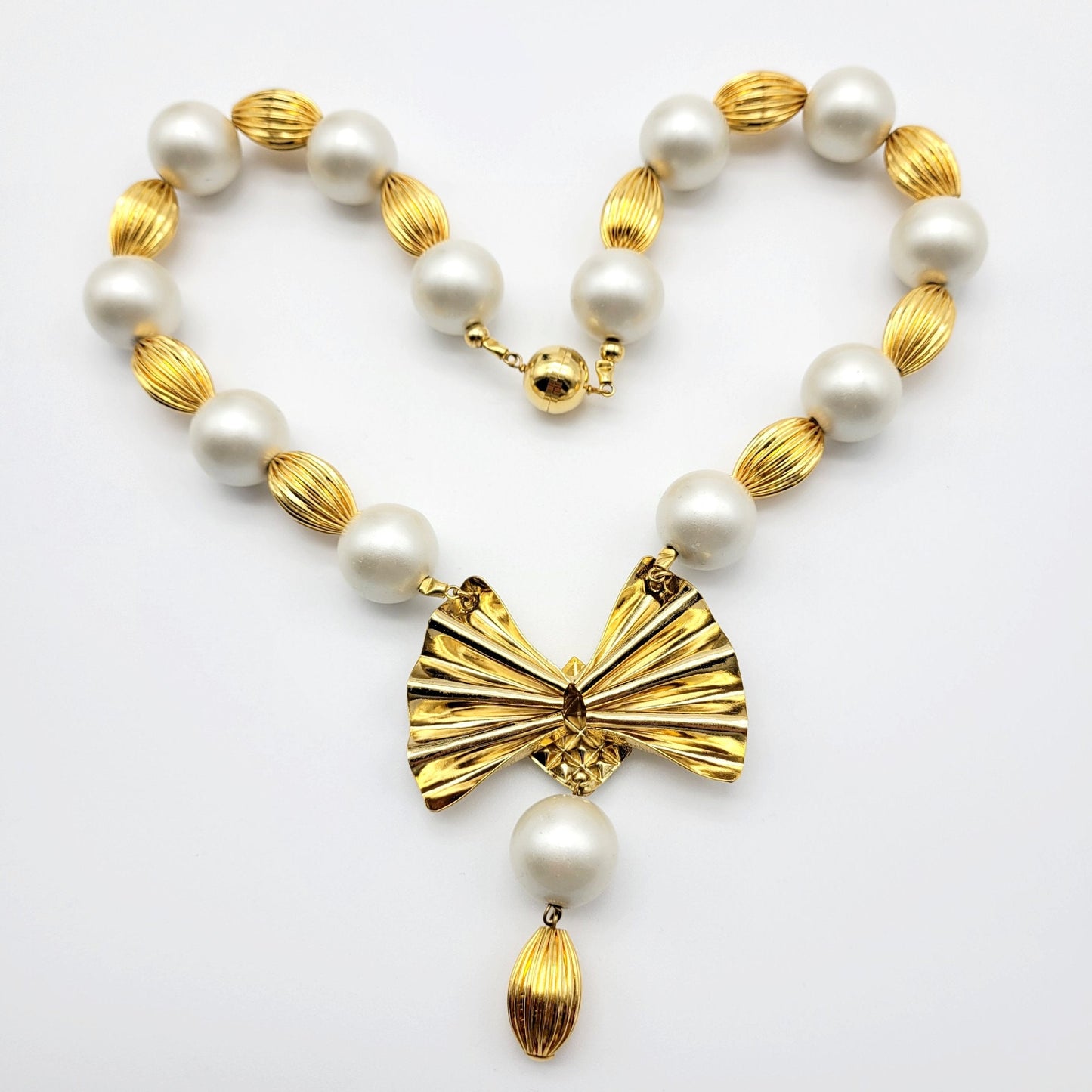 Vintage French bold Necklace with bow Pendant - Secondista