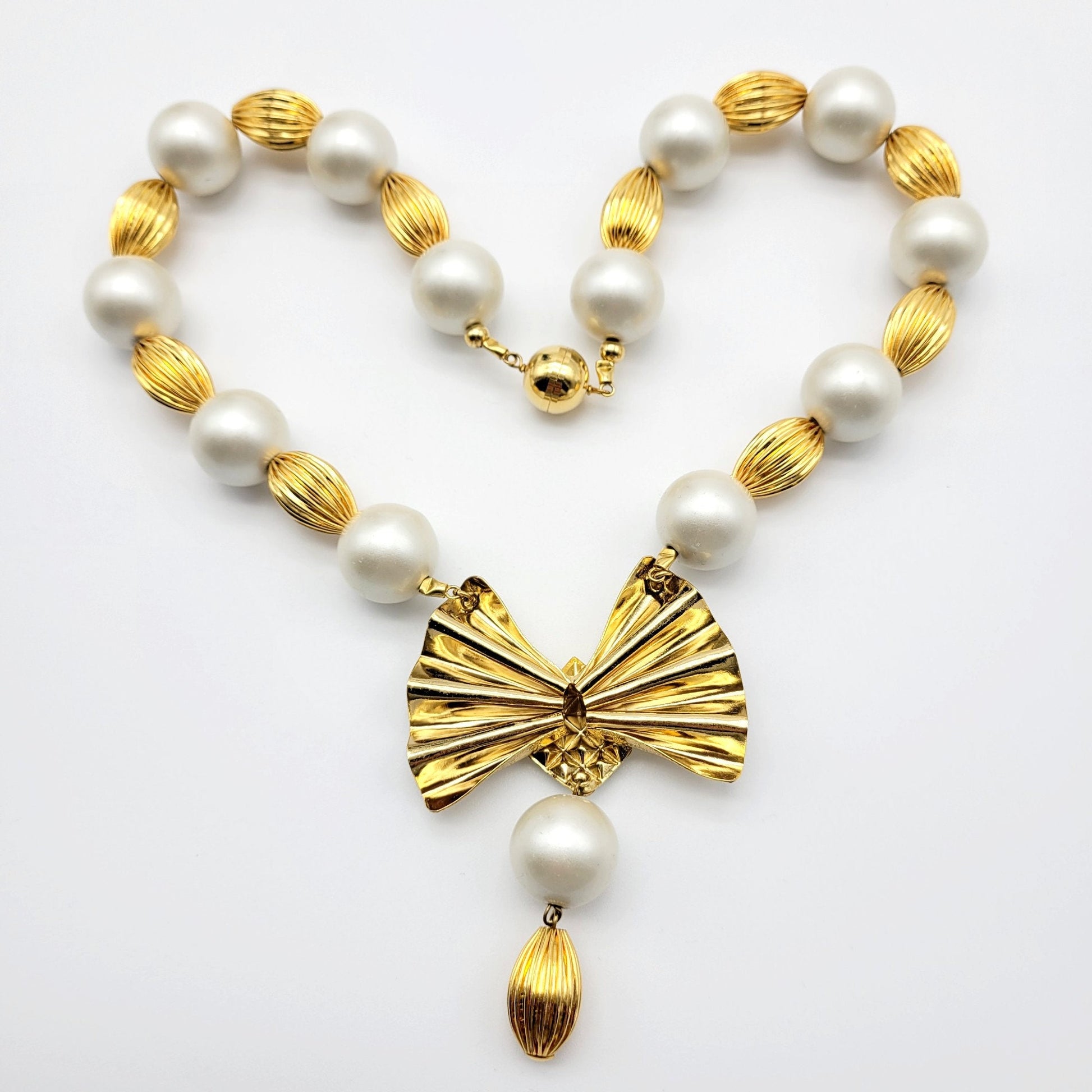 Vintage French bold Necklace with bow Pendant - Secondista