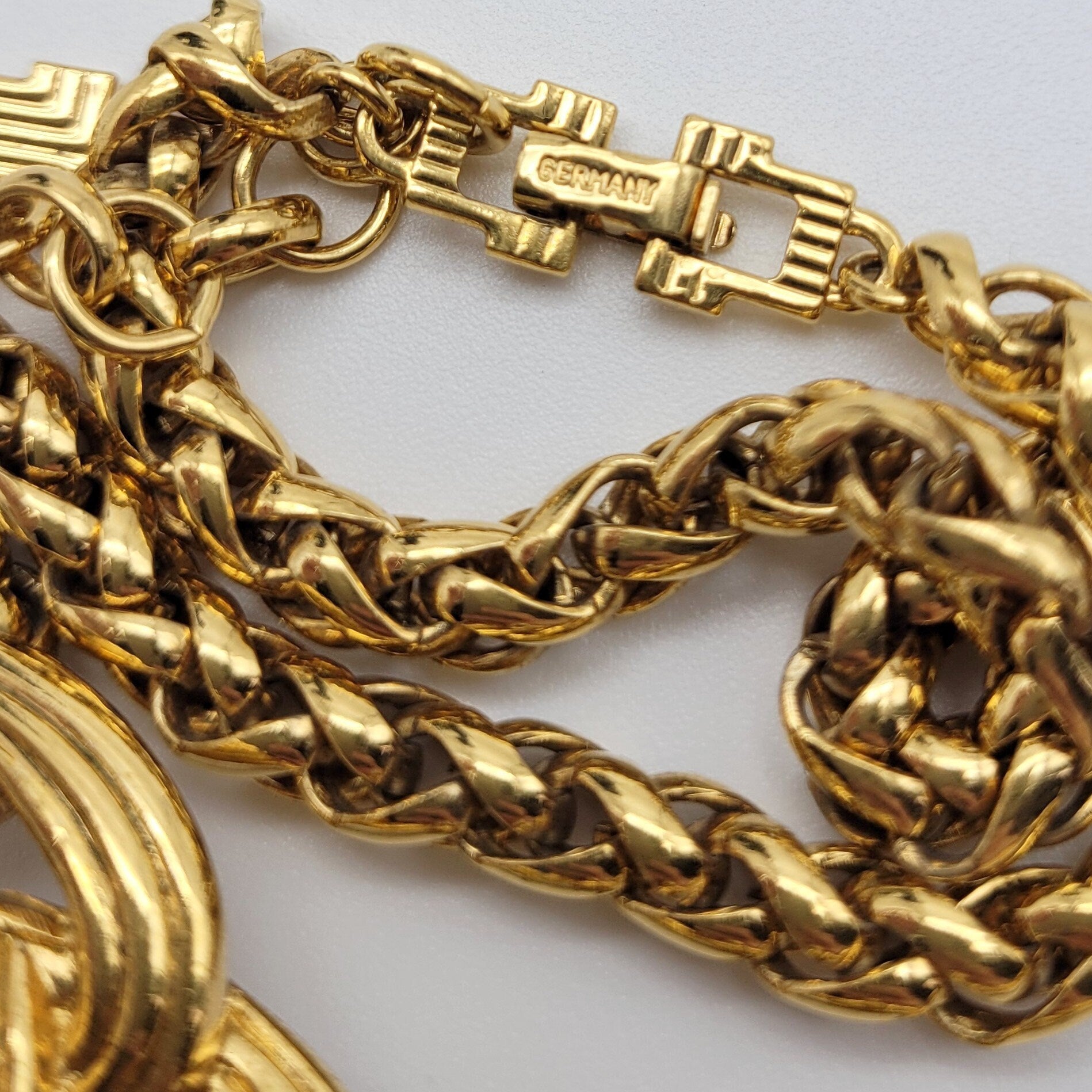 Vintage Lanvin chunky Goldtone Necklace - Secondista