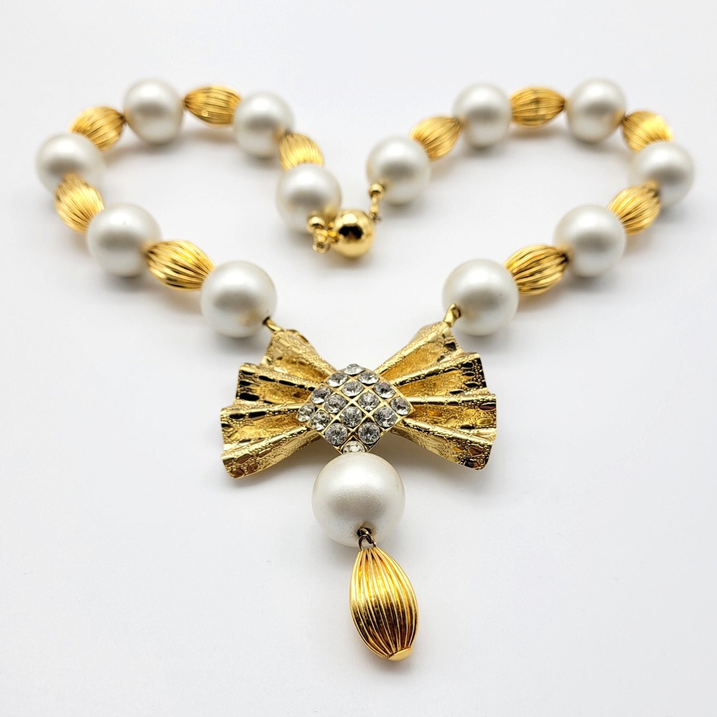 Vintage French bold Necklace with bow Pendant - Secondista
