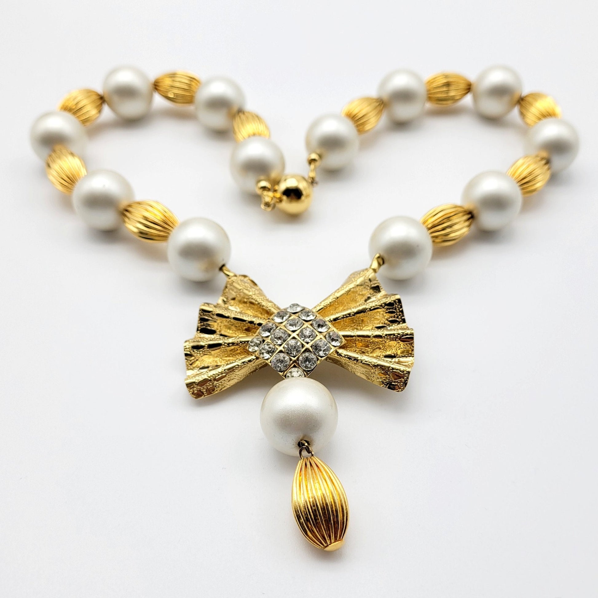 Vintage French bold Necklace with bow Pendant - Secondista