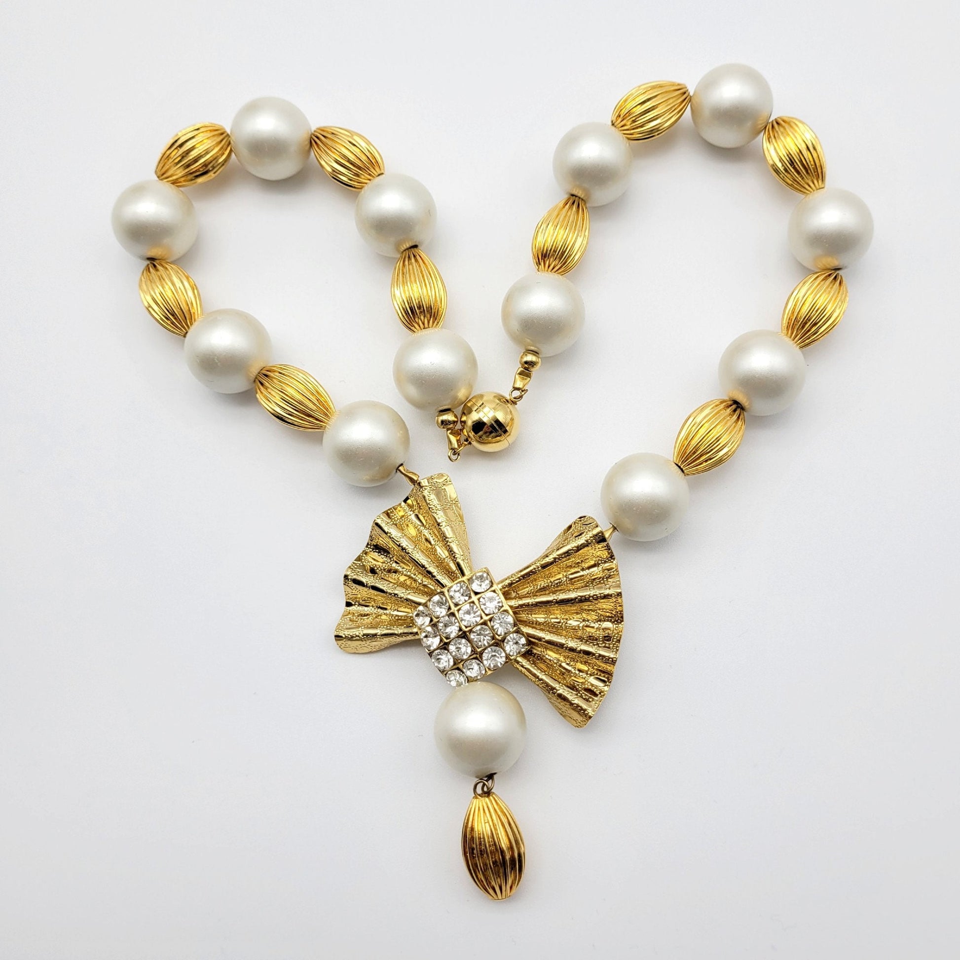 Vintage French bold Necklace with bow Pendant - Secondista