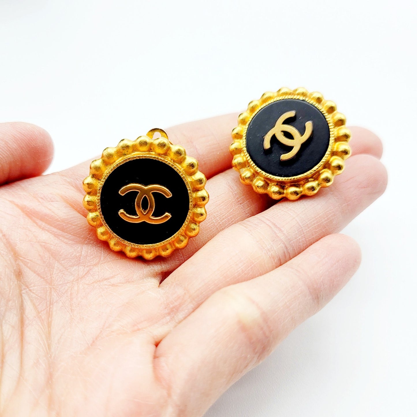 Vintage 1994 Chanel clip Earrings - Secondista
