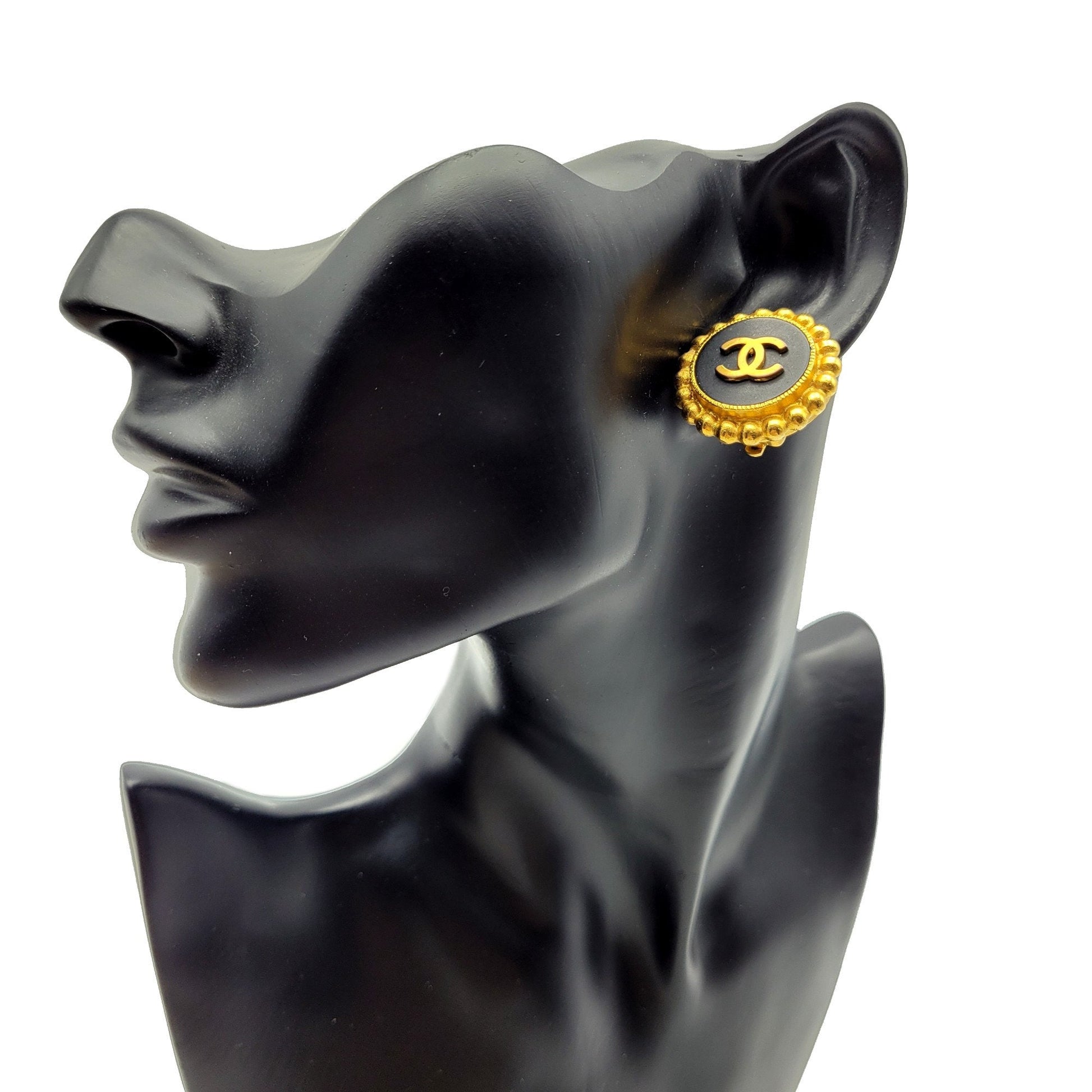 Vintage 1994 Chanel clip Earrings - Secondista