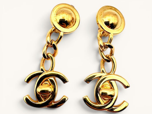 Chanel Pre-owned CC Turn Lock earrings