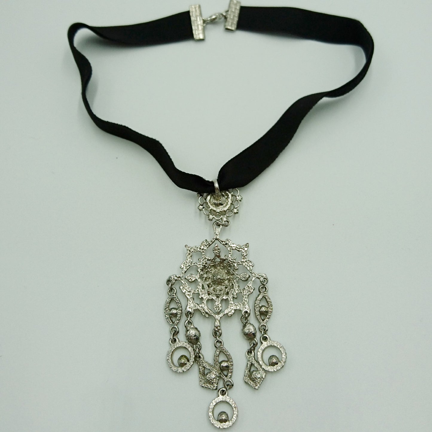 Vintage silvertone necklace