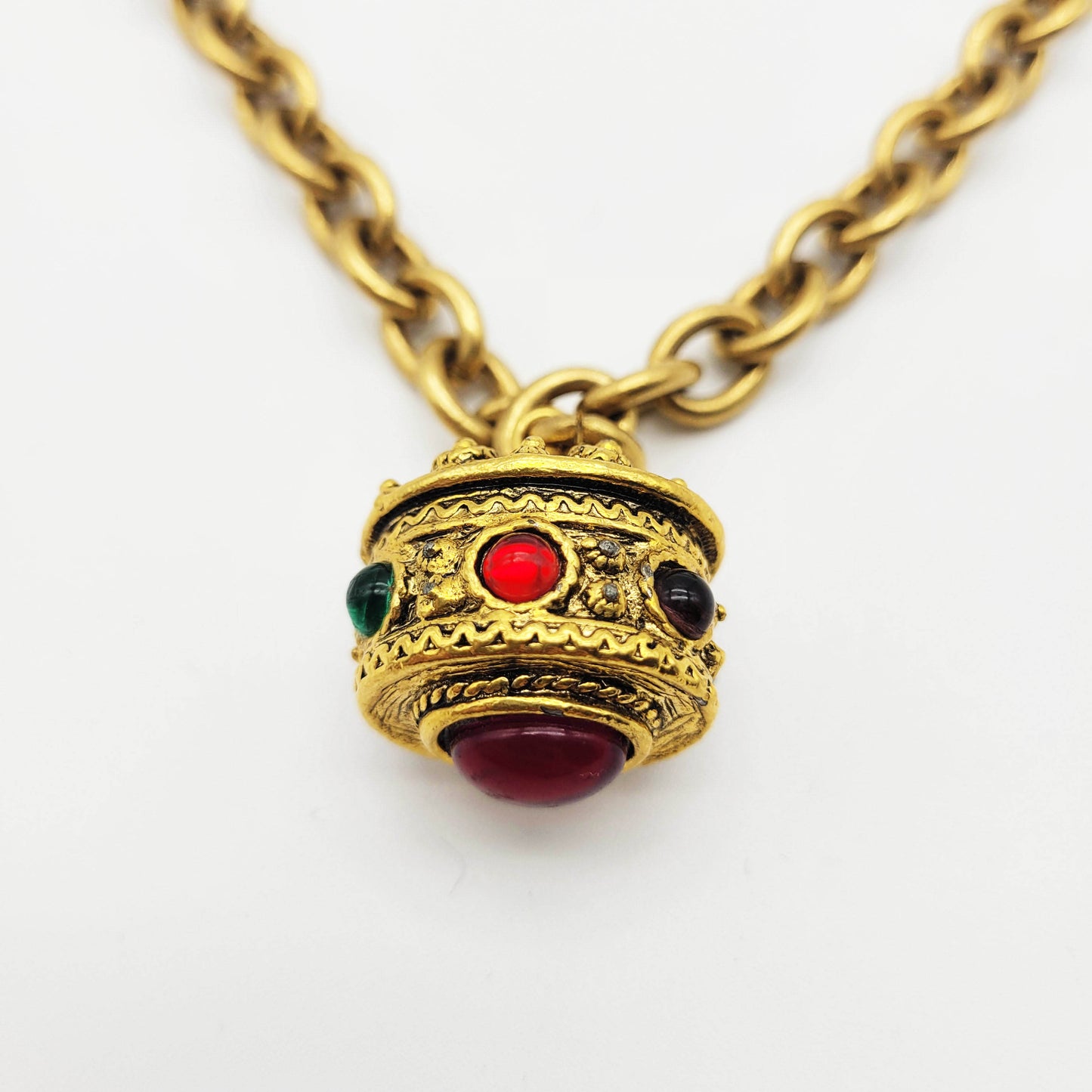 Vintage pendant necklace