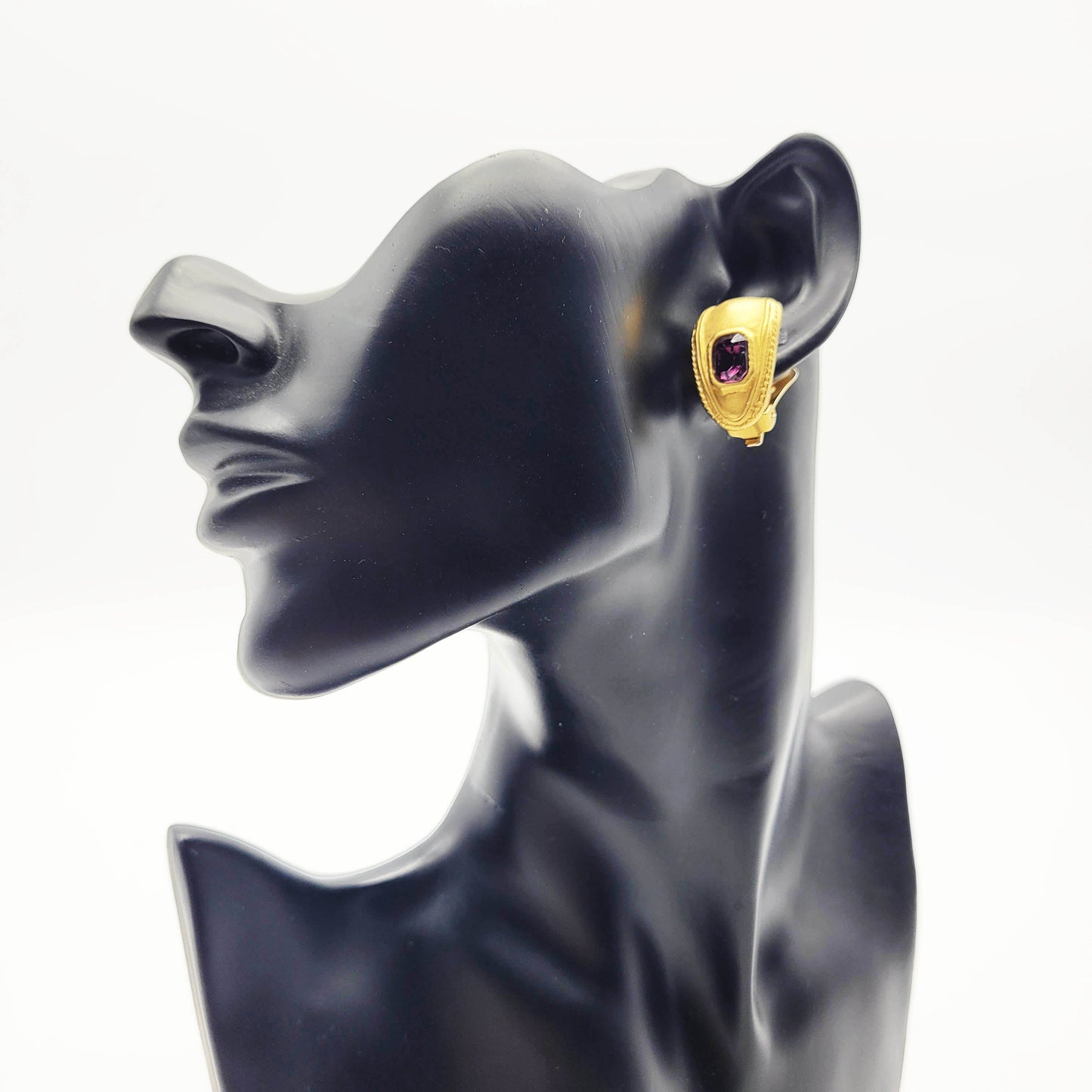Vintage goldtone clip on earrings