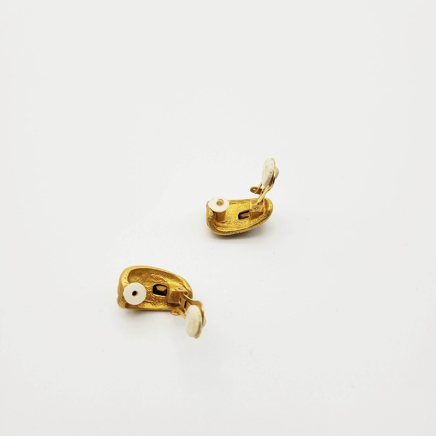 Vintage goldtone clip on earrings