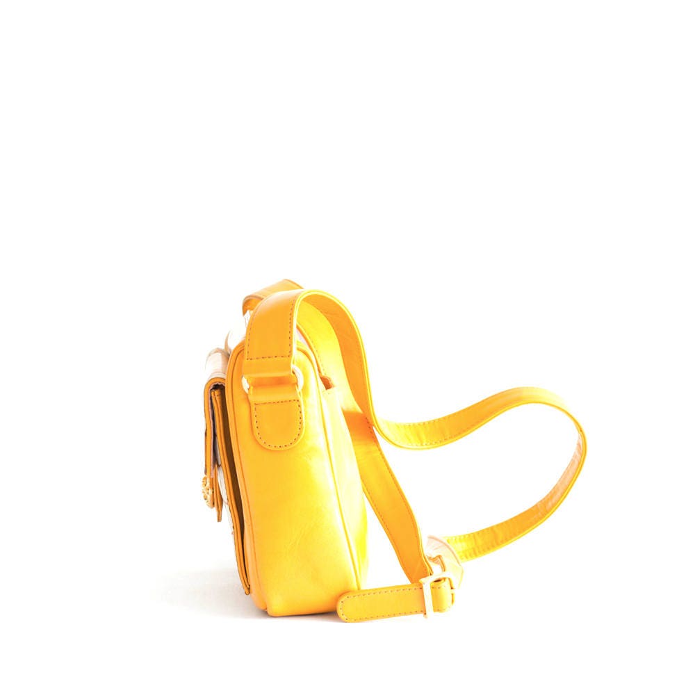 Vintage Moschino yellow Crossbody Bag - Secondista