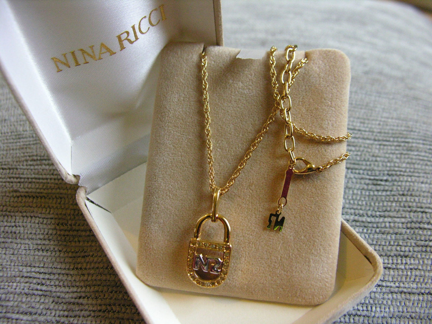 Vintage Nina Ricci Gold tone Necklace - Secondista