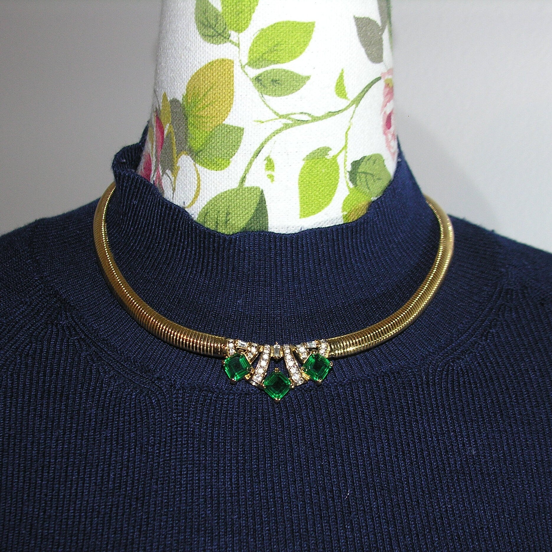 Authentic vintage Nina Ricci choker necklace (NWOT) high quality