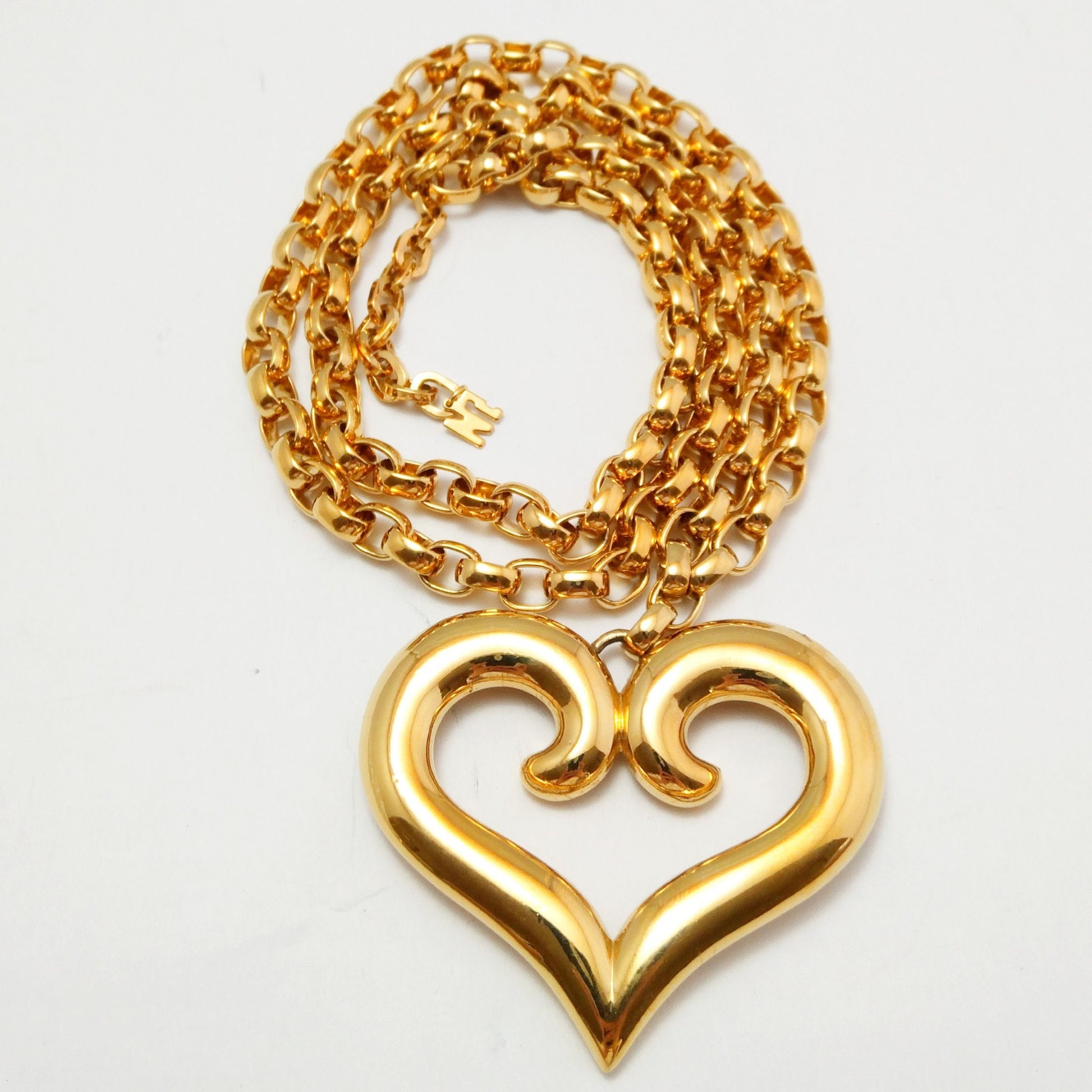 Vintage Nina Ricci heart Pendant Necklace - Secondista