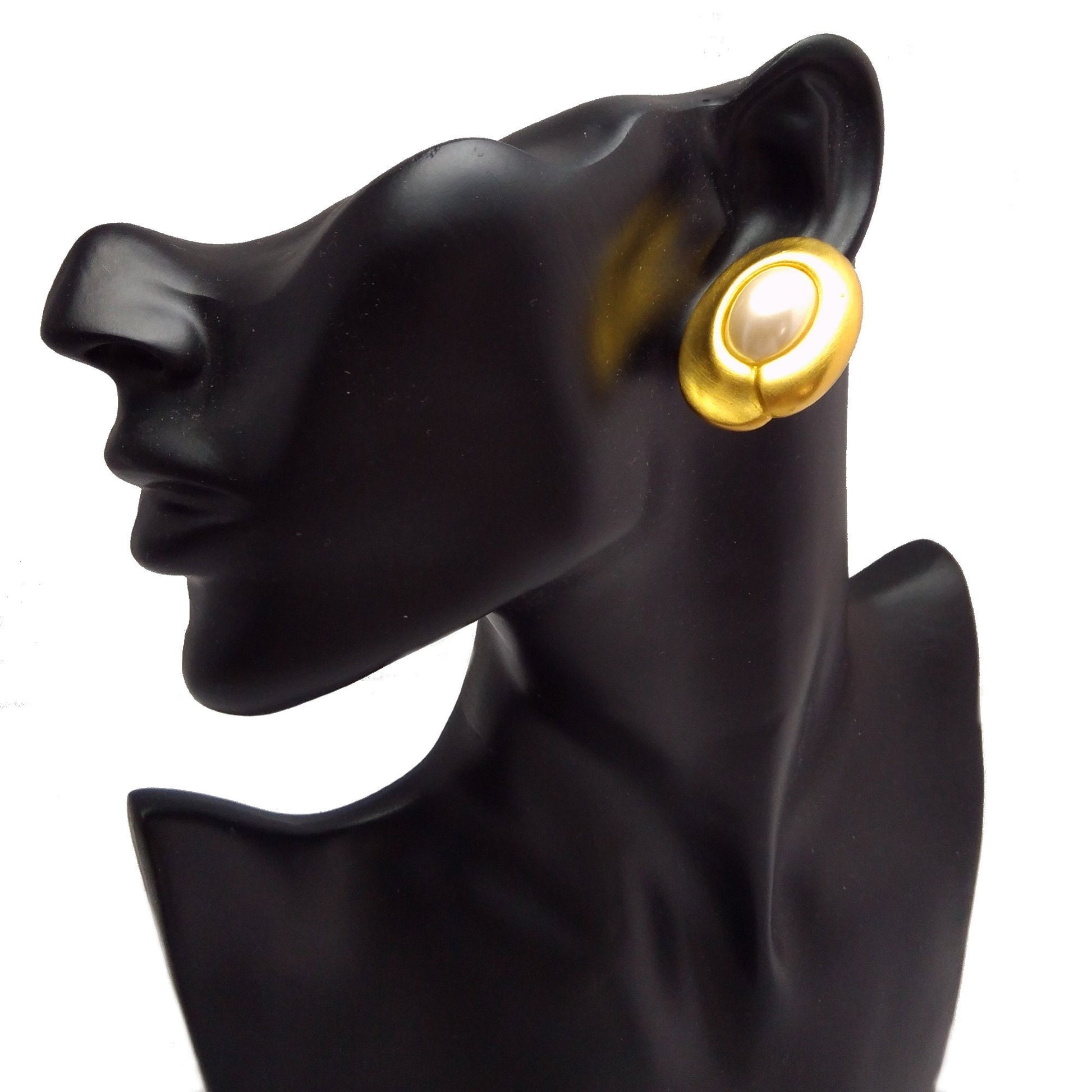 Vintage Givenchy clip Earrings - Secondista