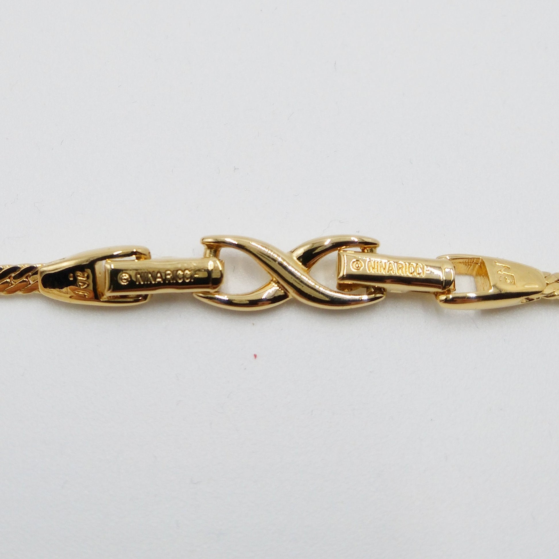 Vintage Nina Ricci tear drop Pendant Necklace - Secondista