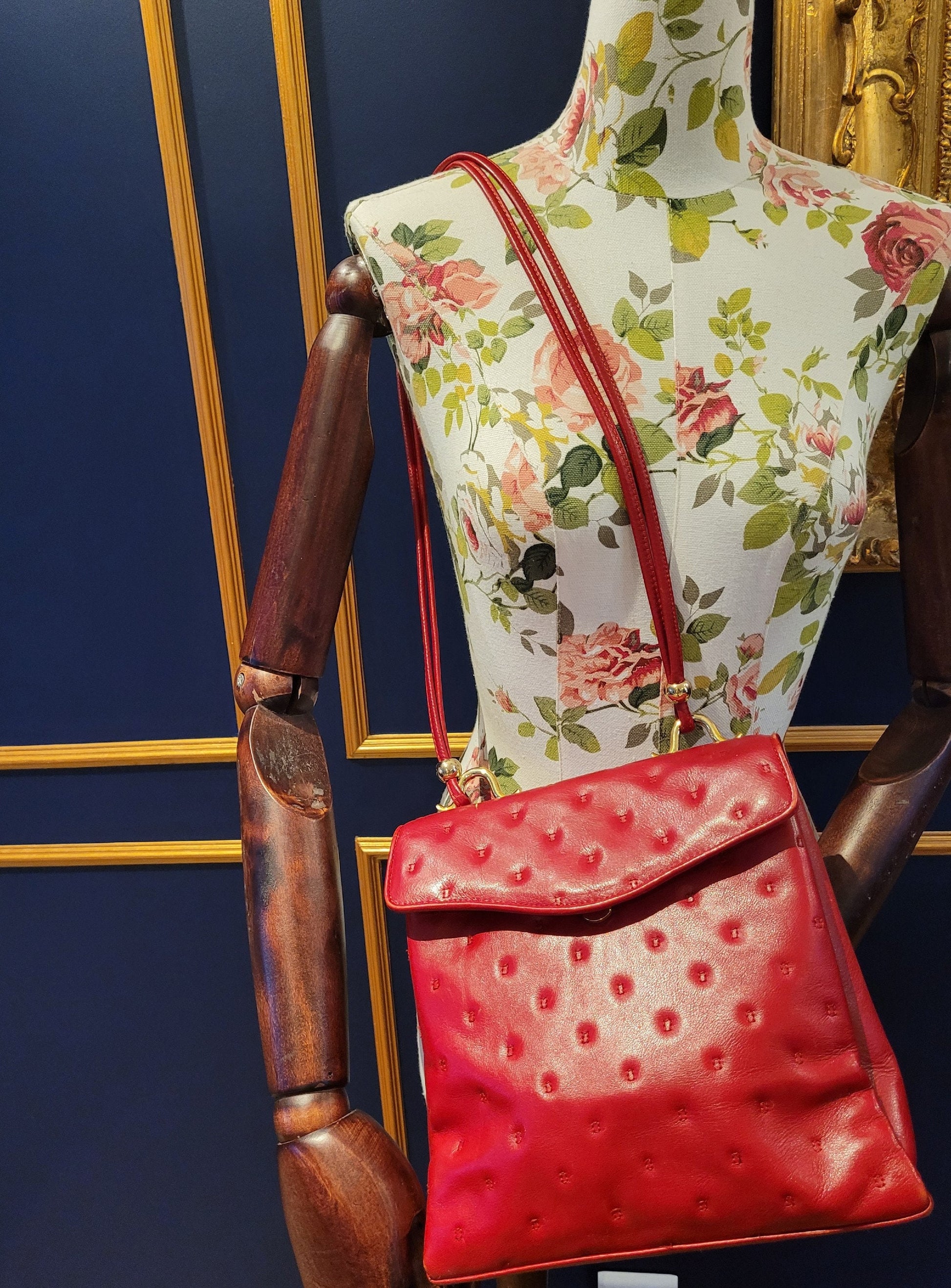 karl lagerfeld red shoulder bag, Second Hand Louis Vuitton Pochette Bags