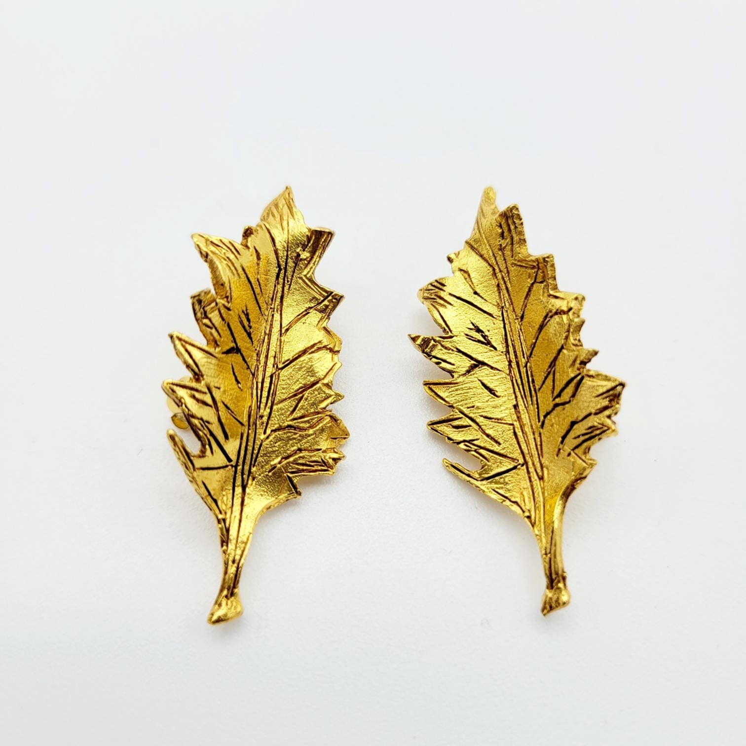 Vintage Xavier Loubens Goldtone leaf Earrings - Secondista